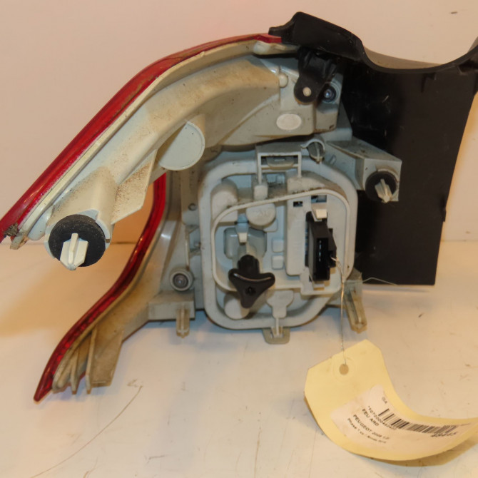 Feu arrière droit occasion PEUGEOT 2008 Phase 1 01-2013->... 1.2i PURETECH 110ch 9678074380 2
