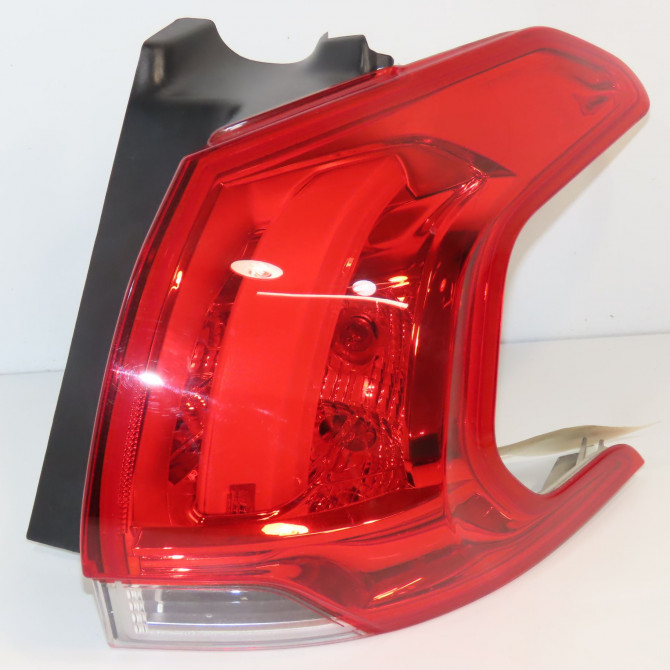 Feu arrière droit occasion PEUGEOT 2008 Phase 1 01-2013->... 1.2i PURETECH 110ch 9678074380 1