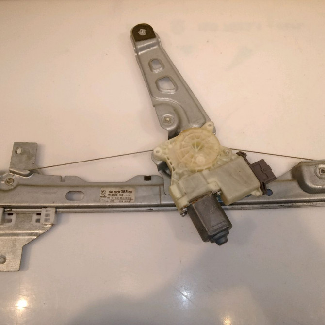 Mecanisme + moteur lève-glace avant droit occasion PEUGEOT 5008 I Phase 1 11-2009->12-2013 2.0 HDI 150ch 9682808880 1