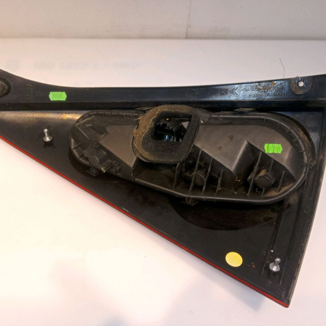 Feu arrière droit occasion PEUGEOT 107 Phase 2 01-2009->01-2012 1.0i 70ch 12v 1607990380 2