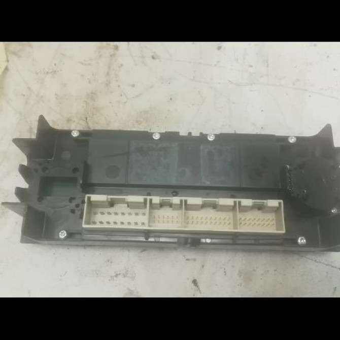 Commande de chauffage occasion VOLKSWAGEN POLO III Phase 2 11-1999->12-2001 1.4 16v 2