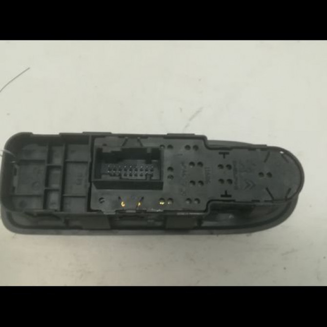 Commande lève-glace porte avant gauche occasion PEUGEOT 308 I Phase 1 09-2007->03-2011 1.6 HDI 16v 90ch BLUE LION 649024 2