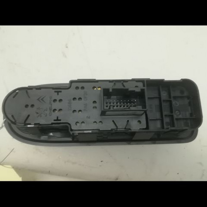 Commande lève-glace porte avant gauche occasion PEUGEOT 308 I Phase 1 09-2007->03-2011 1.6 HDI 16v 90ch 649024 2