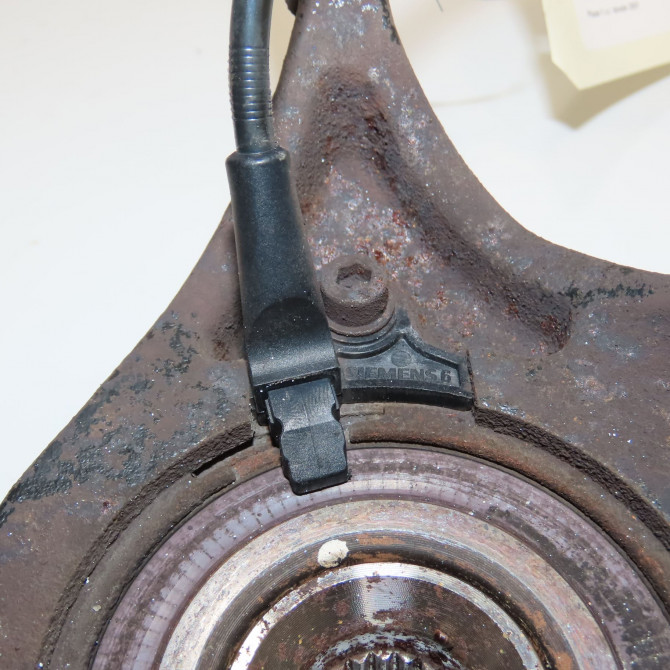 Moyeu avg occasion PEUGEOT 307 Phase 1 04-2001->06-2005 1.6i 16v 335069 3