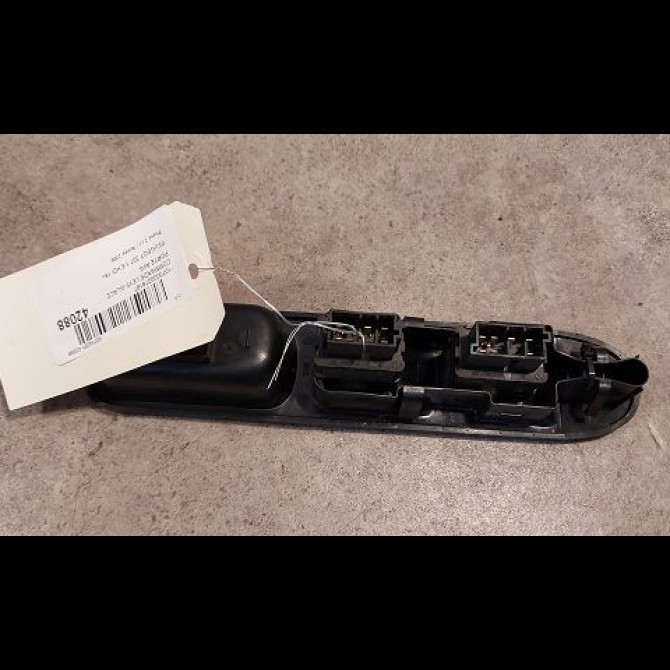 Commande lève-glace porte avant gauche occasion PEUGEOT 307 Phase 2 06-2005->03-2008 1.6 HDI 16v 90ch 2