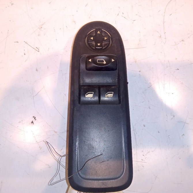 Commande lève-glace porte avant gauche occasion PEUGEOT 308 I Phase 1 09-2007->03-2011 1.6 HDI 16v 90ch 649024 1