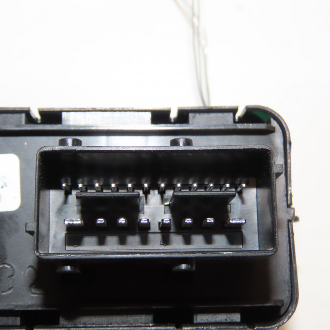 Commande lève-glace porte avant gauche occasion PEUGEOT 308 II Phase 1 04-1995->04-1999 1.5 BlueHDI 100ch 3