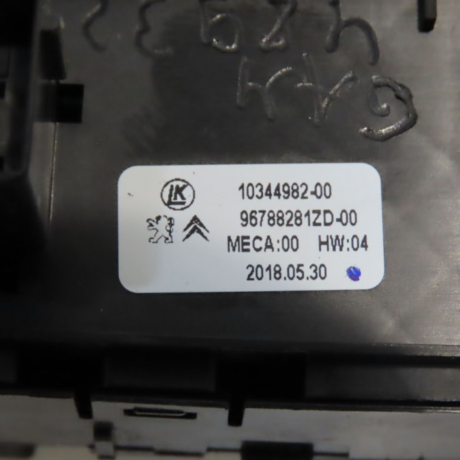 Commande lève-glace porte avant gauche occasion PEUGEOT 308 II Phase 1 04-1995->04-1999 1.5 BlueHDI 100ch 4