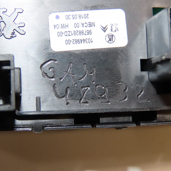 Commande lève-glace porte avant gauche occasion PEUGEOT 308 II Phase 1 04-1995->04-1999 1.5 BlueHDI 100ch 5