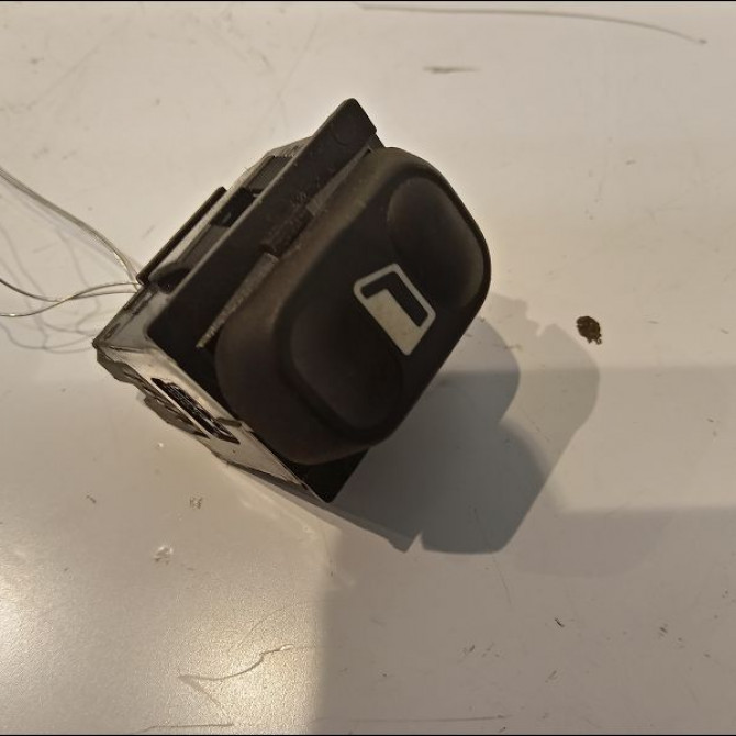 Commande lève-glace porte avant droite occasion PEUGEOT PARTNER I Phase 2 11-2002->05-2008 1.6 HDI 16v 90ch 1