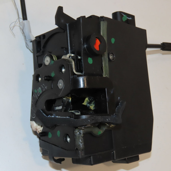 Serrure porte ard occasion PEUGEOT 308 II Phase 1 04-1995->04-1999 1.5 BlueHDI 100ch 9826110980 2