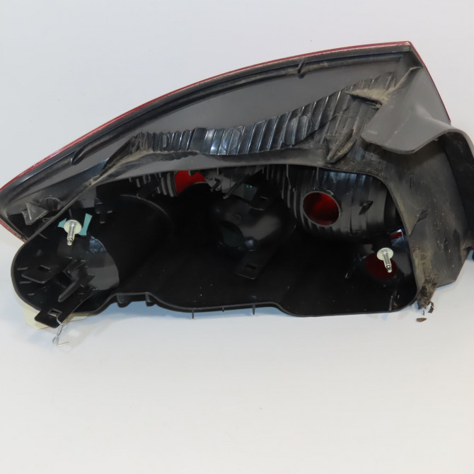 Feu arrière droit occasion PEUGEOT 407 Phase 1 04-2004->07-2008 1.6 HDI 16v 6351HP 2