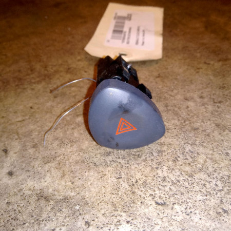 Bouton de warning occasion RENAULT CLIO CAMPUS II Phase 1 07-2006->07-2009 1.5 DCI 65ch 8200634256