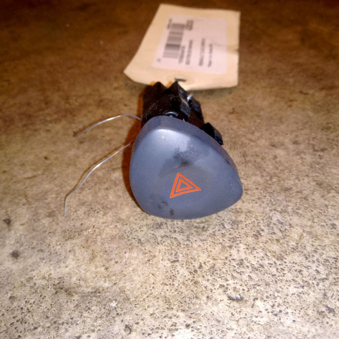 Bouton de warning occasion RENAULT CLIO CAMPUS II Phase 1 07-2006->07-2009 1.5 DCI 65ch 8200634256 1