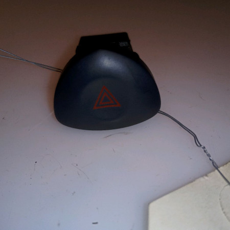 Bouton de warning occasion RENAULT CLIO II Phase 2 06-2001->07-2006 1.5 DCI 65ch 8200634256