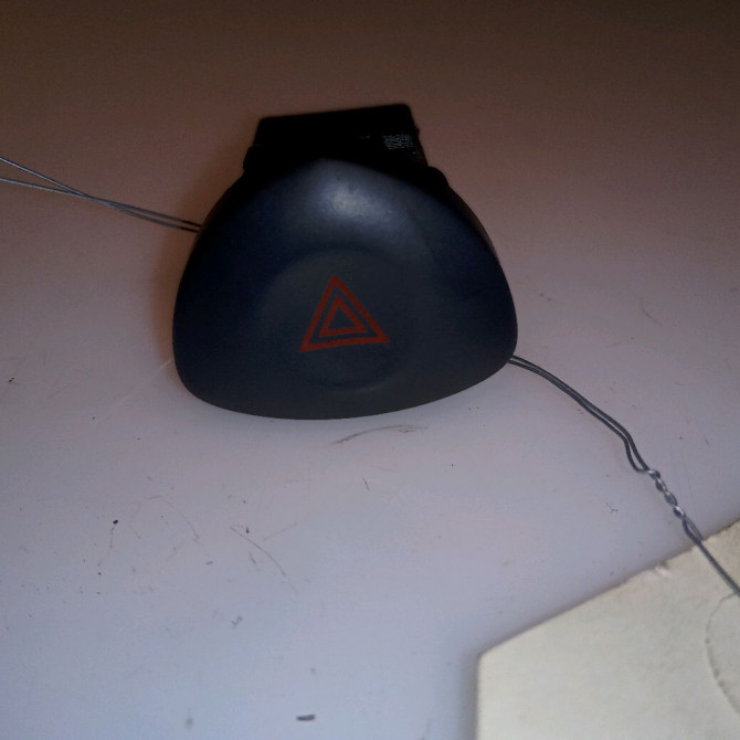 Bouton de warning occasion RENAULT CLIO II Phase 2 06-2001->07-2006 1.5 DCI 65ch 8200634256 1