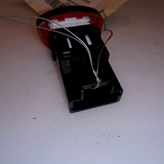 Bouton de warning occasion RENAULT CLIO II Phase 2 06-2001->07-2006 1.5 DCI 65ch 8200634256 2