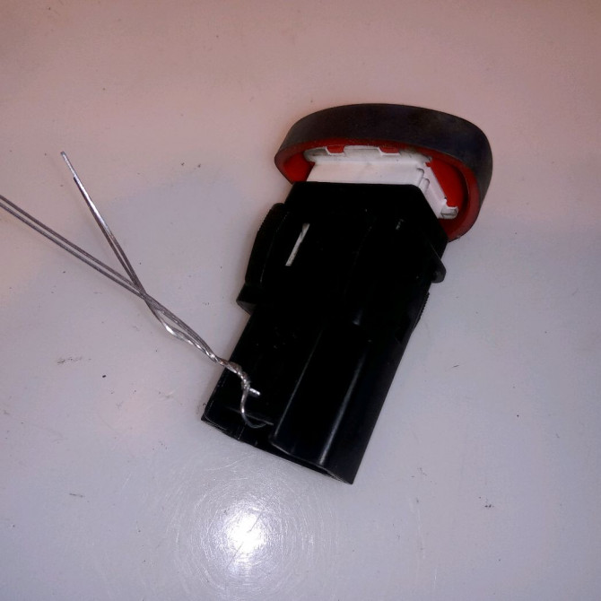 Bouton de warning occasion RENAULT CLIO II Phase 2 06-2001->07-2006 1.5 DCI 65ch 8200634256 2