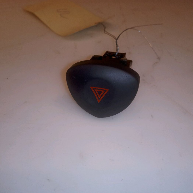 Bouton de warning occasion RENAULT CLIO CAMPUS II Phase 1 07-2006->07-2009 1.5 DCI 65ch 8200634256 1