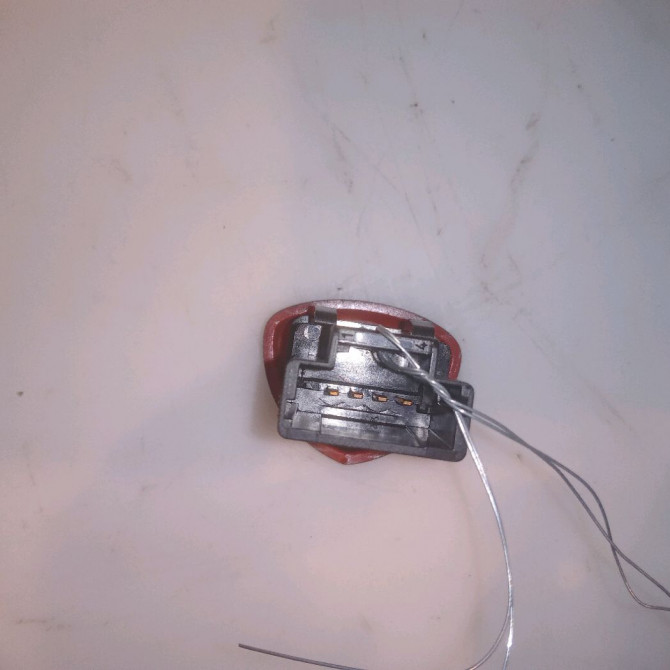 Bouton de warning occasion RENAULT CLIO CAMPUS II Phase 1 07-2006->07-2009 1.5 DCI 65ch 8200634256 2