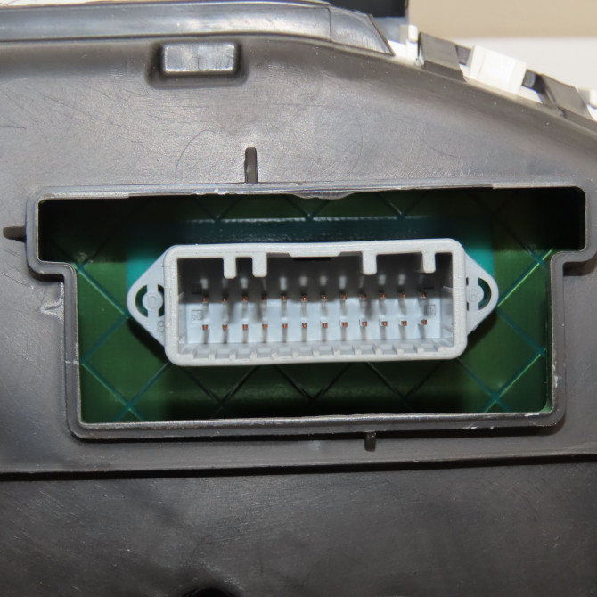 Compteur occasion RENAULT CLIO III Phase 2 03-2009->12-2014 1.2i 16v 75ch 8201060291 3