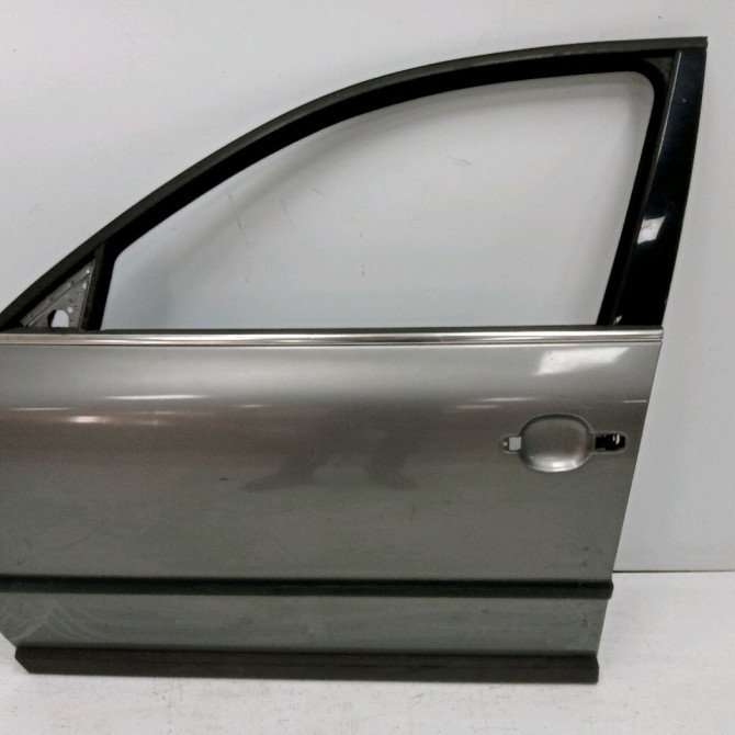 Porte avant gauche occasion VOLKSWAGEN PASSAT IV Phase 2 10-2000->03-2005 1.9 TDI 100ch 3B4831051BE 1
