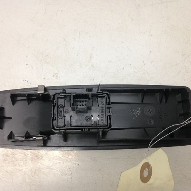 Commande lève-glace porte avant droite occasion RENAULT MEGANE III Phase 2 01-2012->06-2014 2