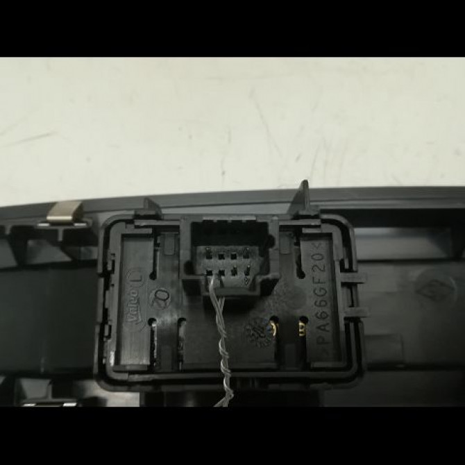 Commande lève-glace porte avant droite occasion RENAULT MEGANE III Phase 2 01-2012->06-2014 1.5 DCI 8v 110ch 3