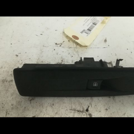Commande lève-glace porte avant droite occasion RENAULT MEGANE III Phase 2 01-2012->06-2014 1.5 DCI 110ch