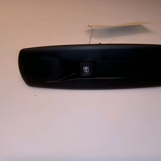 Commande lève-glace porte avant droite occasion RENAULT MEGANE III Phase 2 01-2012->06-2014 1.5 DCI 110ch 1