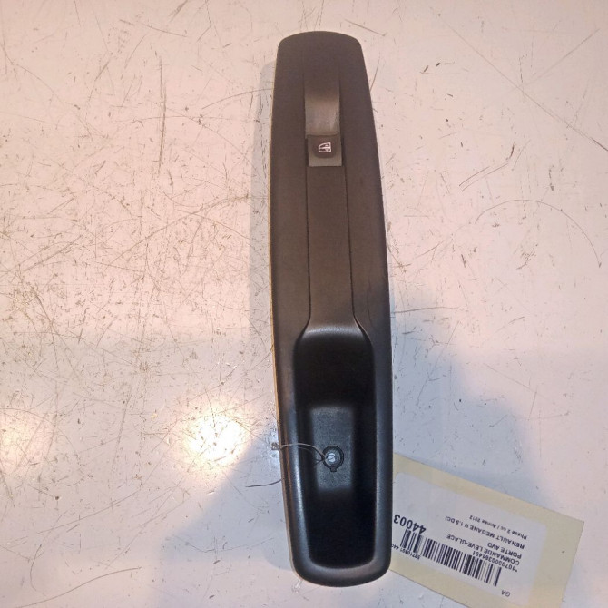 Commande lève-glace porte avant droite occasion RENAULT MEGANE III Phase 2 01-2012->06-2014 1.5 DCI 90ch 1