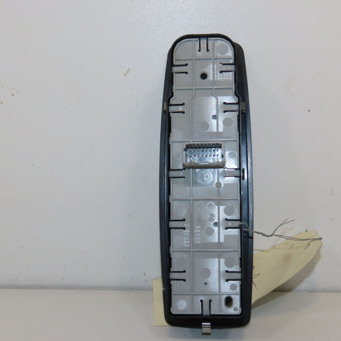 Commande lève-glace porte avant gauche occasion RENAULT MEGANE III Phase 1 04-1995->04-1999 1.5 DCI 95ch 2