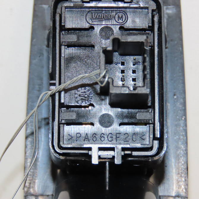 Commande leve-glace porte arrière droite occasion RENAULT MEGANE III Phase 1 04-1995->04-1999 1.5 DCI 95ch 3