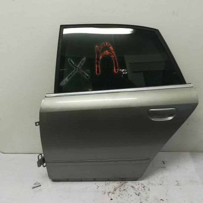 Porte arrière gauche occasion AUDI A4 II Phase 1 01-2001->11-2004 8E0833051H 1