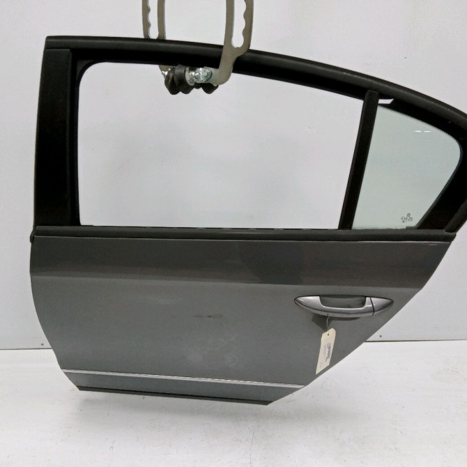 Porte arrière gauche occasion VOLKSWAGEN PASSAT V Phase 1 03-2005->10-2010 1.9 TDI 105ch 3C5833055H 1