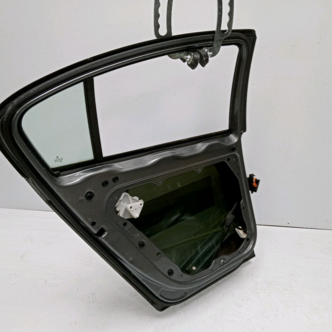 Porte arrière gauche occasion VOLKSWAGEN PASSAT V Phase 1 03-2005->10-2010 1.9 TDI 105ch 3C5833055H 2