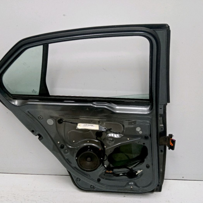 Porte arrière gauche occasion VOLKSWAGEN JETTA III Phase 1 09-2005->12-2010 1.9 TDI 105ch 1K5833301Q 2