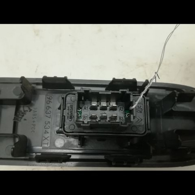 Commande lève-glace porte avant droite occasion CITROEN C3 II Phase 1 11-2009->02-2013 1.1i 60ch 6490CH 2