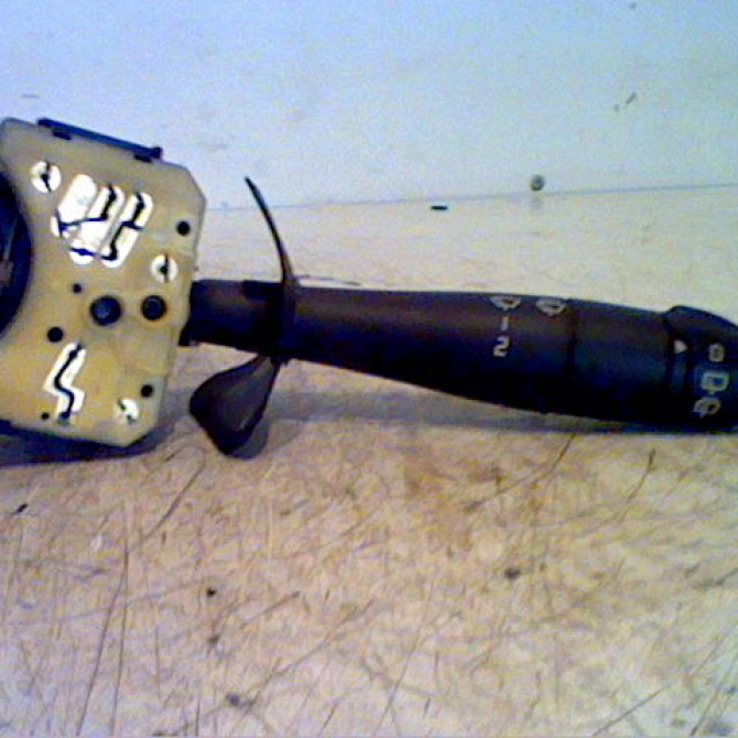 Commande essuie glace occasion RENAULT CLIO II Phase 1 03-1998->06-2001 1.9 D 1