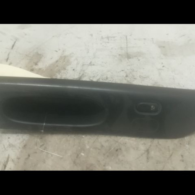 Commande lève-glace porte avant droite occasion RENAULT LAGUNA I Phase 1 01-1994->04-1998 2.0 7700822683 1