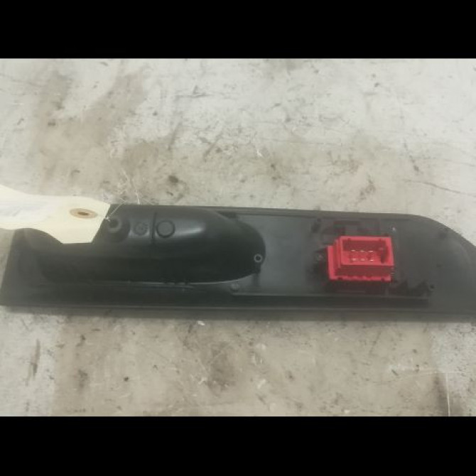 Commande lève-glace porte avant droite occasion RENAULT LAGUNA I Phase 1 01-1994->04-1998 2.0 7700822683 2