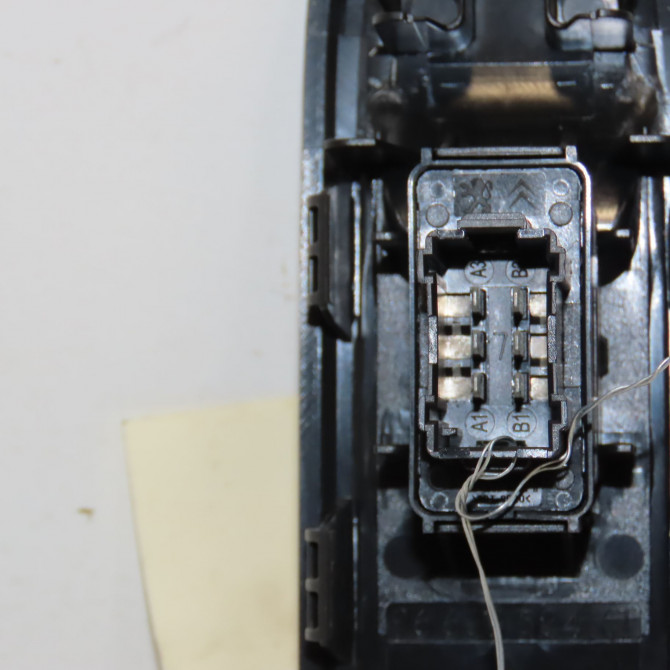 Commande lève-glace porte avant droite occasion CITROEN C3 II Phase 2 03-2013->12-2016 1.0 68ch 6490CH 3