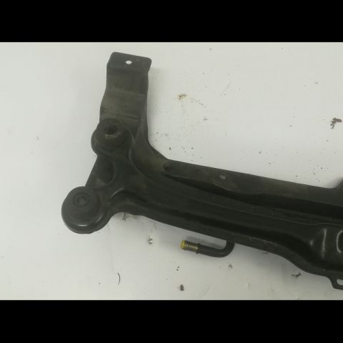 Traverse inférieure armature avant occasion VOLKSWAGEN PASSAT III Phase 1 04-1988->11-1993 GL TURBO D Cata 3