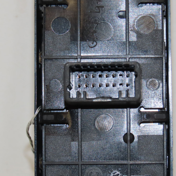 Commande lève-glace porte avant gauche occasion RENAULT SCENIC III Phase 1 04-2009->11-2011 1.5 DCI 110ch 809610016R 3