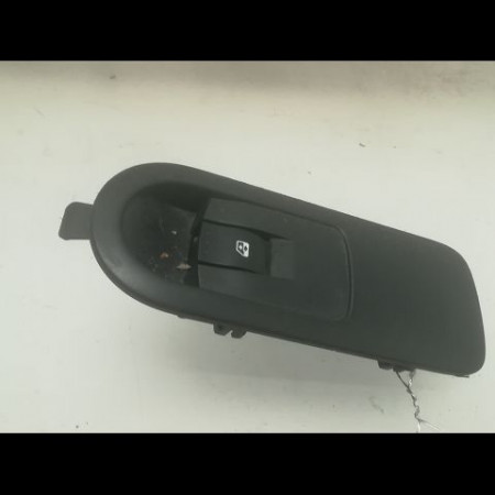 Commande lève-glace porte avant droite occasion RENAULT MEGANE II Phase 1 09-2003->12-2005 1.9 DCI 120ch 8200315027