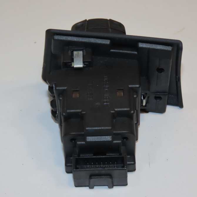 Lecteur de carte occasion B.M.W. SERIE 3 V Phase 1 03-2005->09-2008 318D 122ch 2