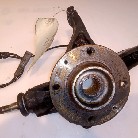 Moyeu avd occasion PEUGEOT 308 I Phase 2 04-2011->12-2014 1.6 E-HDI 112ch 330785