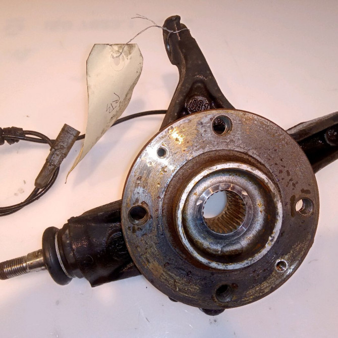 Moyeu avd occasion PEUGEOT 308 I Phase 2 04-2011->12-2014 1.6 E-HDI 112ch 330785 1