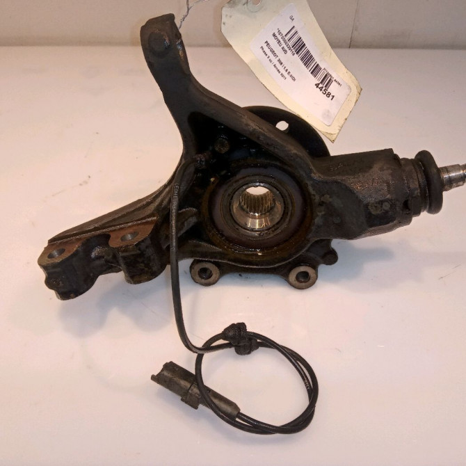 Moyeu avd occasion PEUGEOT 308 I Phase 2 04-2011->12-2014 1.6 E-HDI 112ch 330785 2