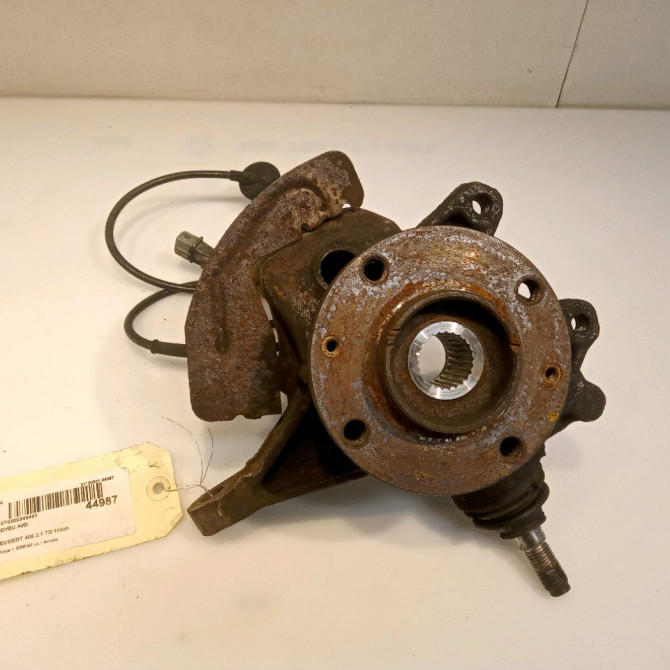 Moyeu avd occasion PEUGEOT 406 Phase 1 04-1995->04-1999 2.1 TD 110ch 330785 1